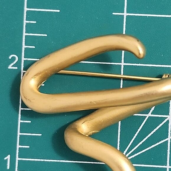 Brushed Gold Tone Signed C Squiggle Lightning bolt ZigZag Modernistic 2.5" Vtg - Picture 9 of 10